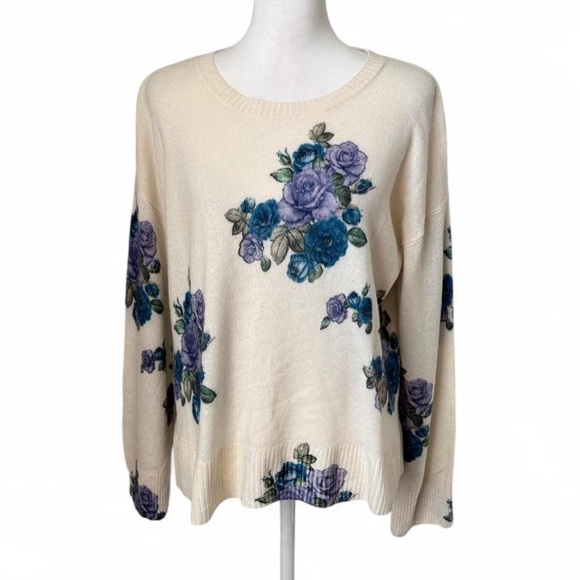 Bloomingdale's Sweaters - Bloomingdale’s Floral Cashmere Sweater
